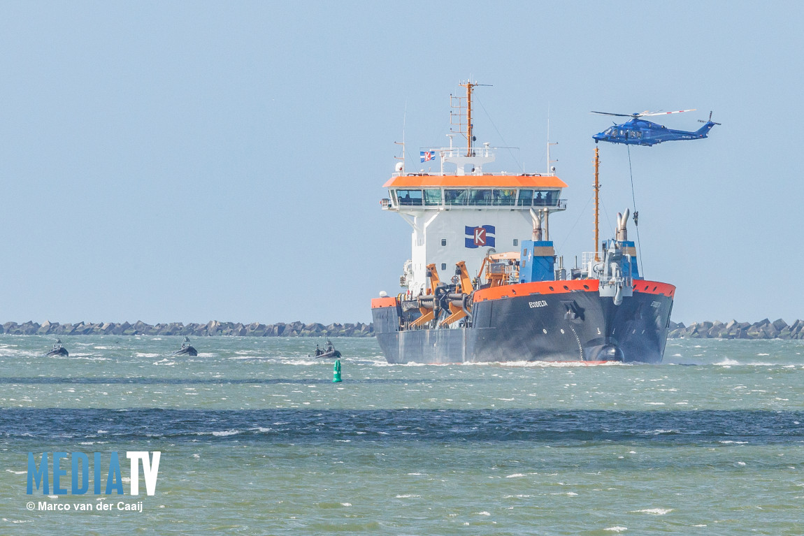 Defensie oefening boven de Nieuwe Waterweg bij Hoek van Holland