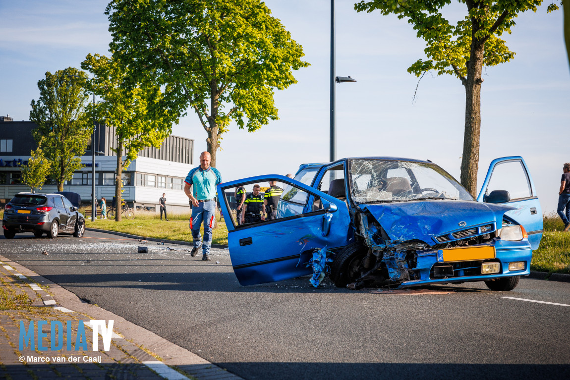 Veel schade bij frontale aanrijding Havenstraat Schiedam