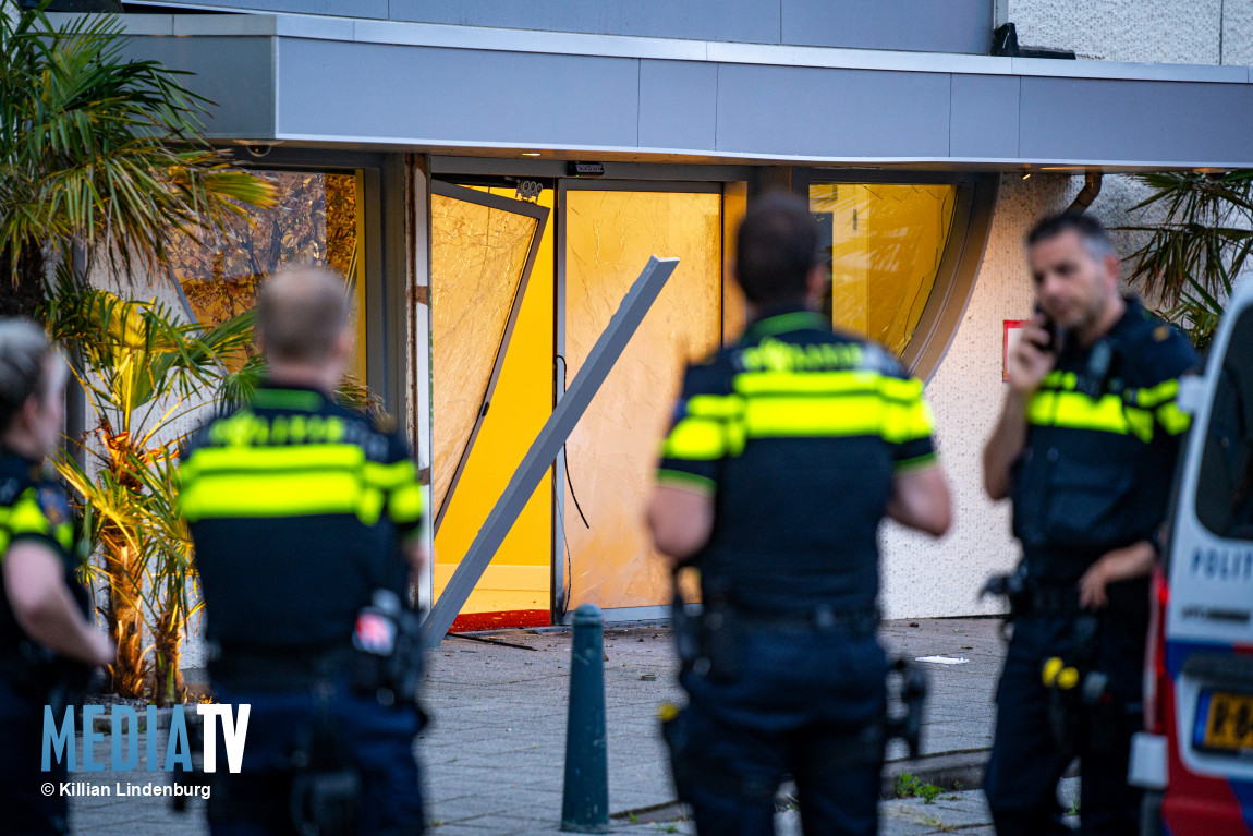 Explosie ontzet schuifdeur bedrijfspand Sandvikstraat Schiedam