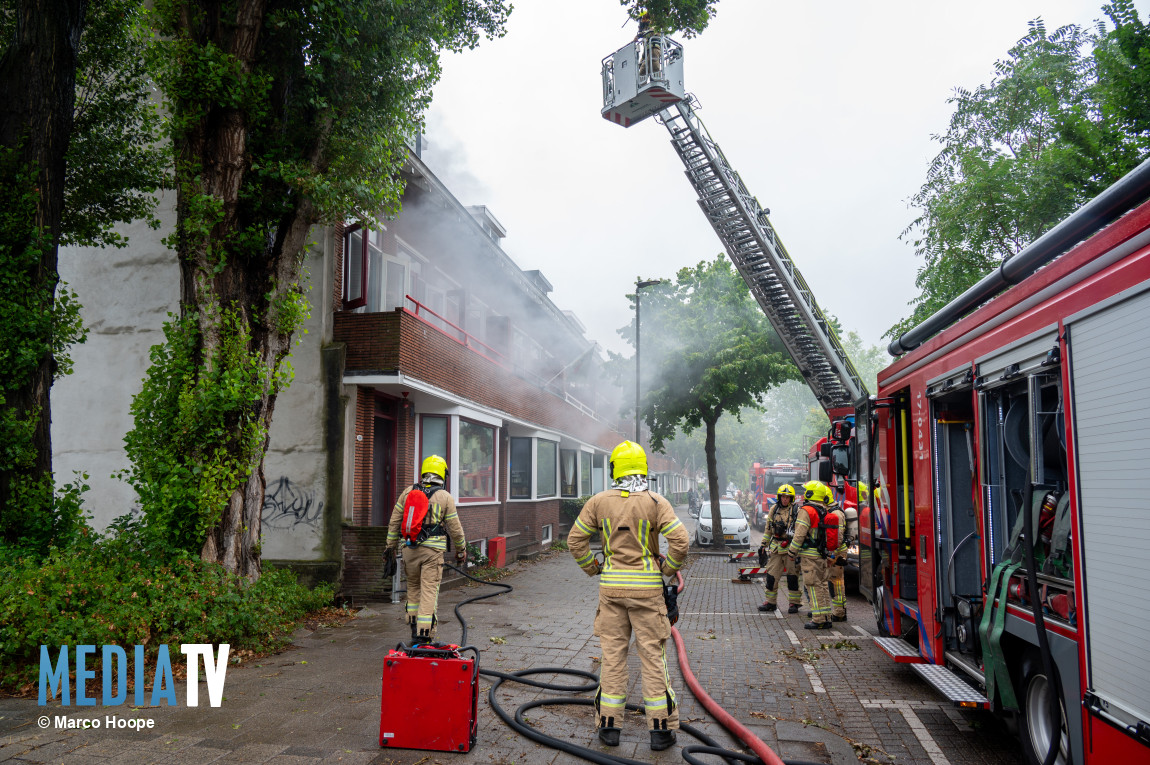 Woning loopt behoorlijke schade op bij brand West Sidelinge Rotterdam (video)