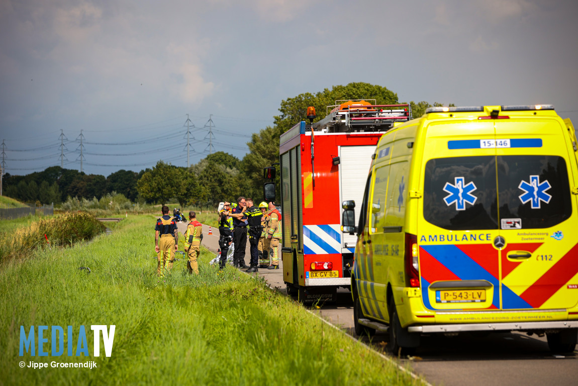 Bestuurder door omstanders uit auto gered Nieuwe Hoefweg Bleiswijk (video)