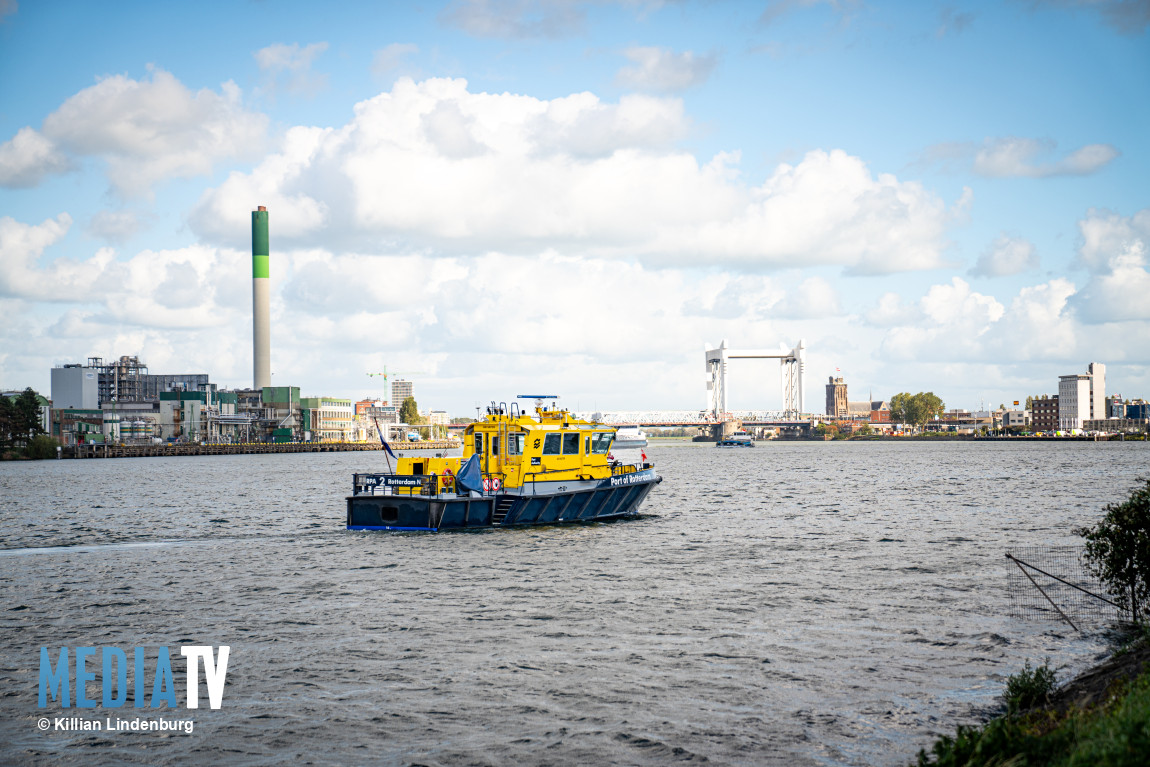 Plezierjacht zinkt na aanvaring met binnenvaartschip Oude Maas Dordrecht