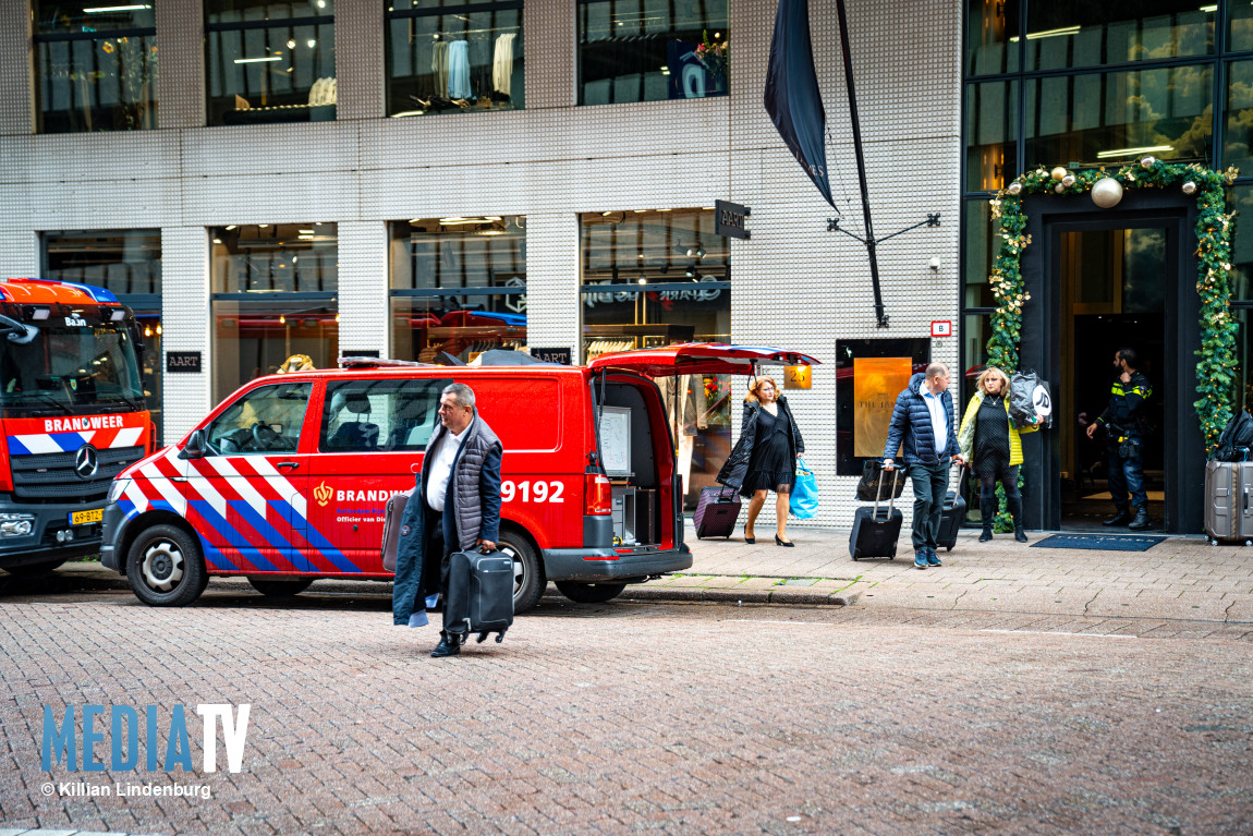 Hotel ontruimd na flinke waterlekkage Aert van Nesstraat Rotterdam