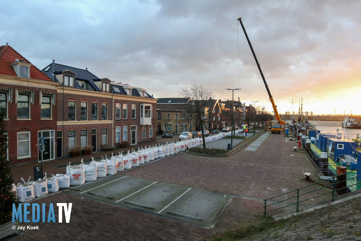 Regio bereidt zich voor op hoogwater: kades afgesloten en zandzakken geplaatst