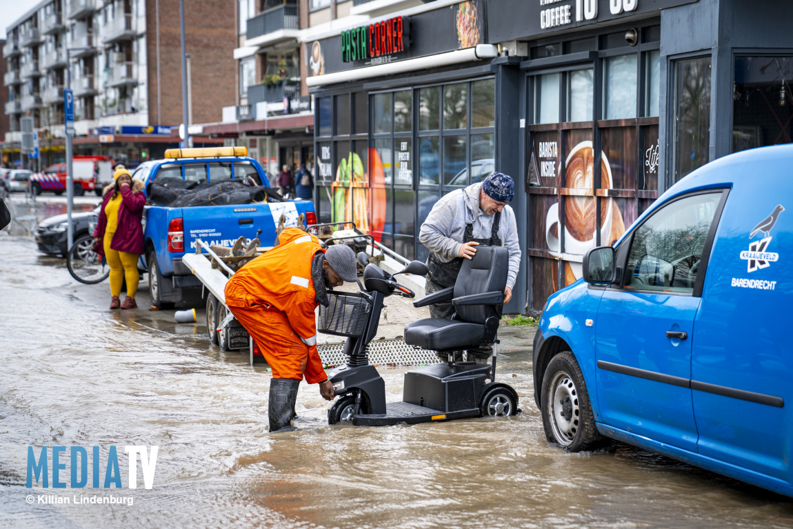 Flinke waterlekkage na breuk door werkzaamheden Spinozaweg Rotterdam