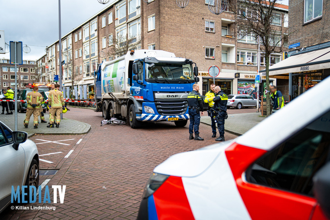 Fietsster komt onder vuilniswagen terecht en raakt zwaargewond Pannekoekstraat Rotterdam