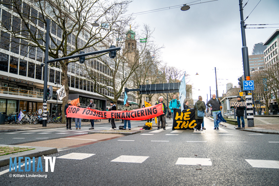 Coolsingel Rotterdam geblokkeerd door demonstranten Extinction Rebellion