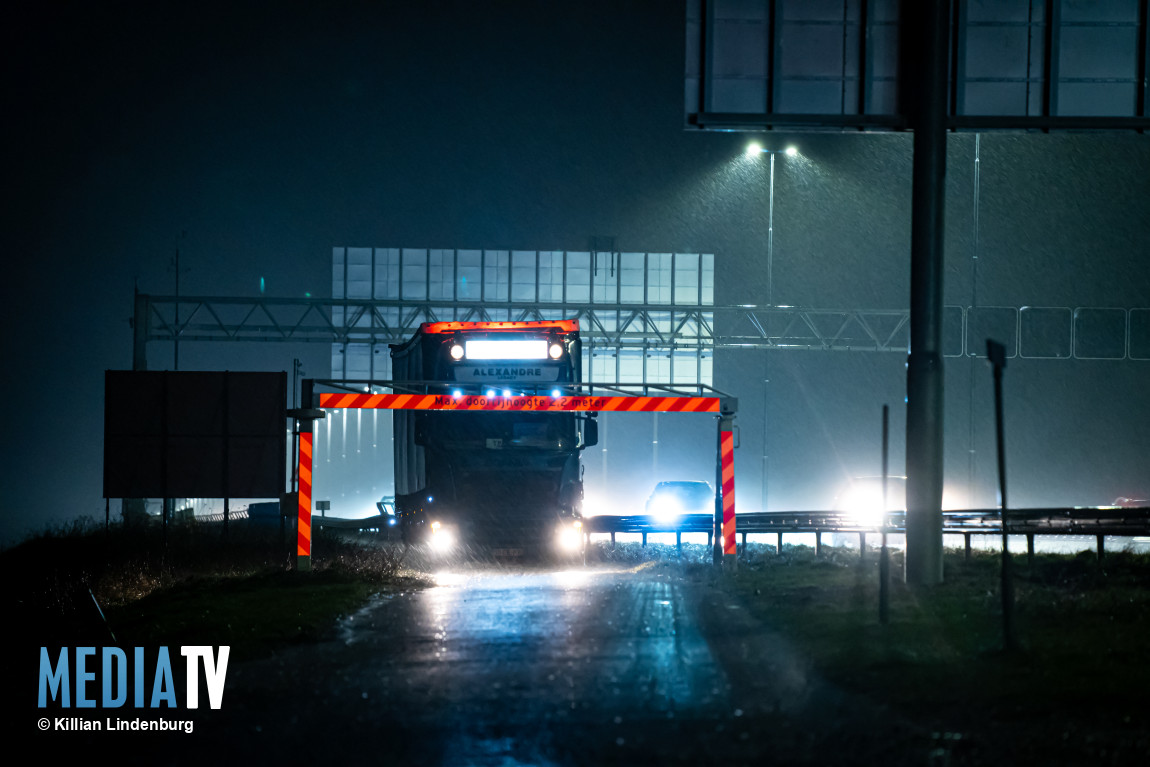 Foutje bedankt: vrachtwagen vast na kilometerslange tocht over fietspad Moerdijkbrug