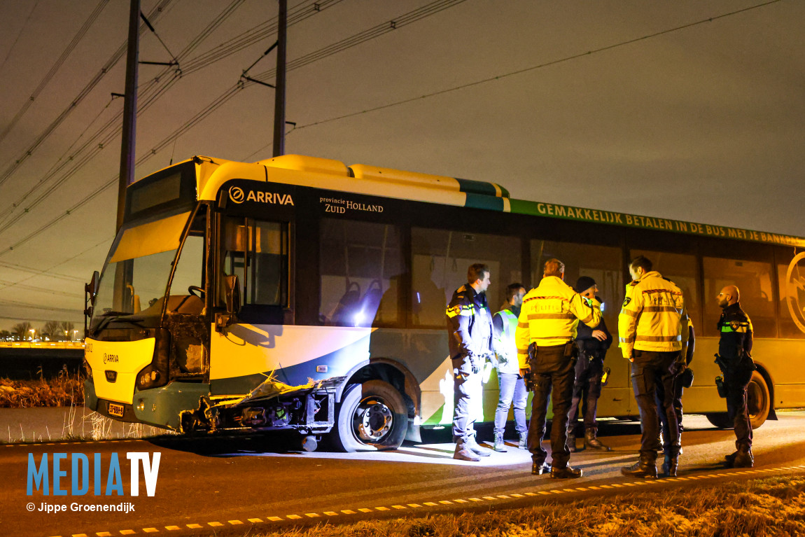 Aanrijding tussen stadsbus en auto Voorlaan Bleiswijk