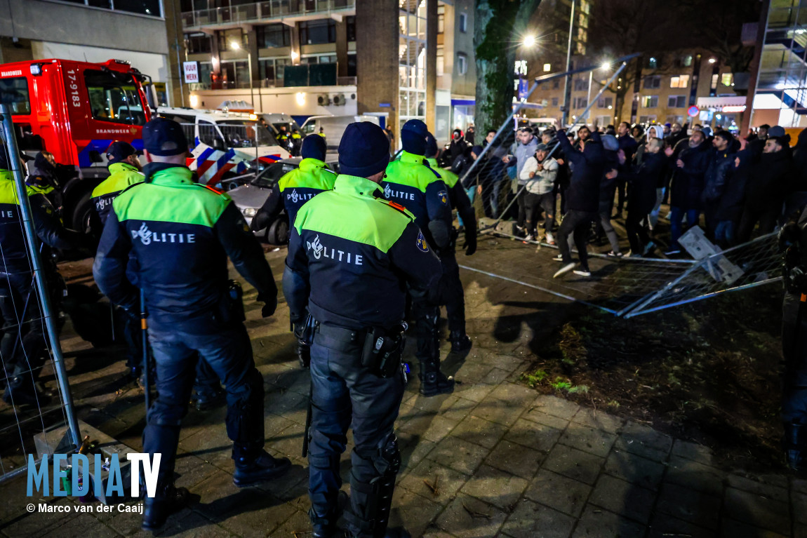 Gemoederen lopen hoog op tijdens sloop van pand explosie Schammenkamp Rotterdam