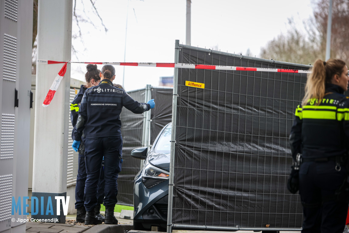 Overleden persoon in auto aangetroffen Maasboulevard Rotterdam