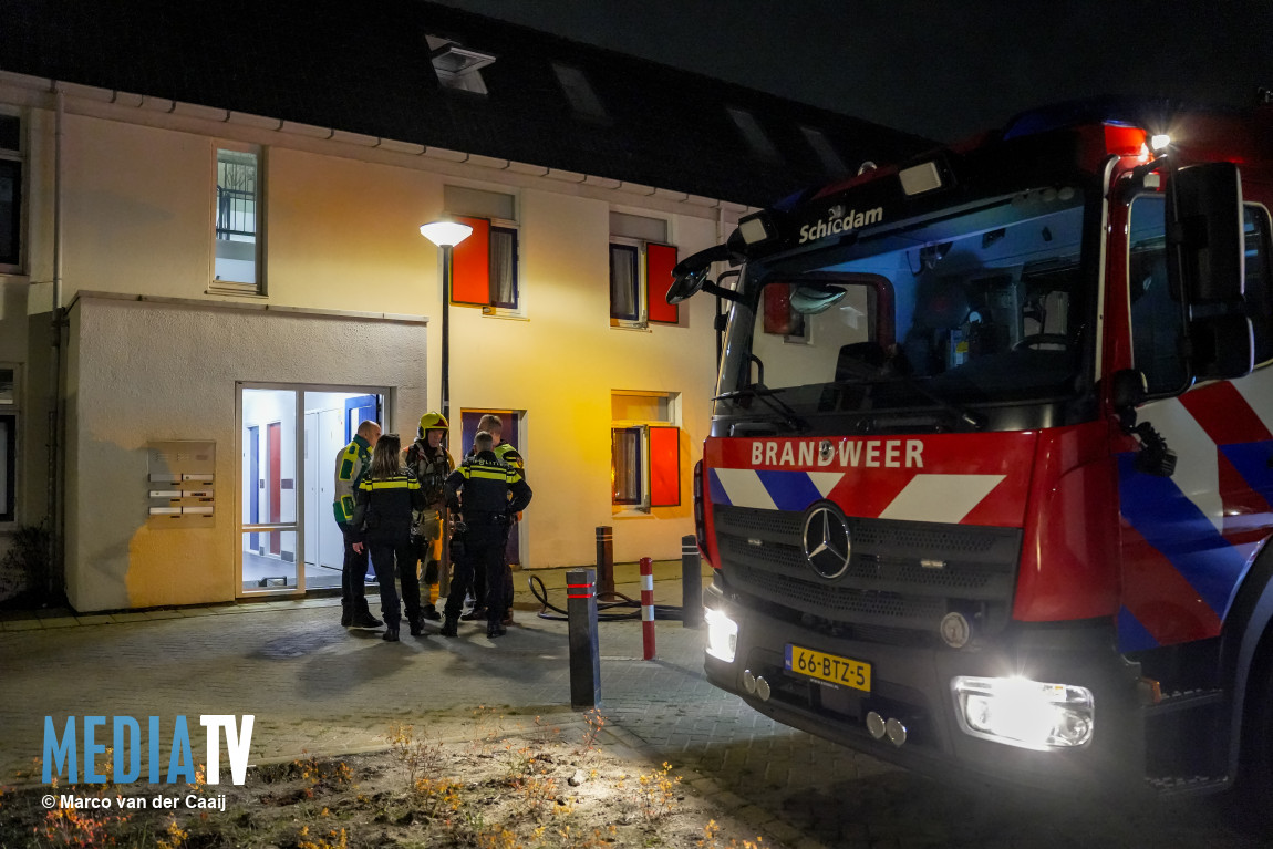 Persoon loopt zware brandwonden op in gezicht na steekvlam Zadelmakerhof Schiedam