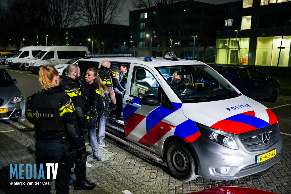 Grote politie-inzet en twee personen aangehouden na bedreiging Lampreistraat Hoogvliet Rotterdam
