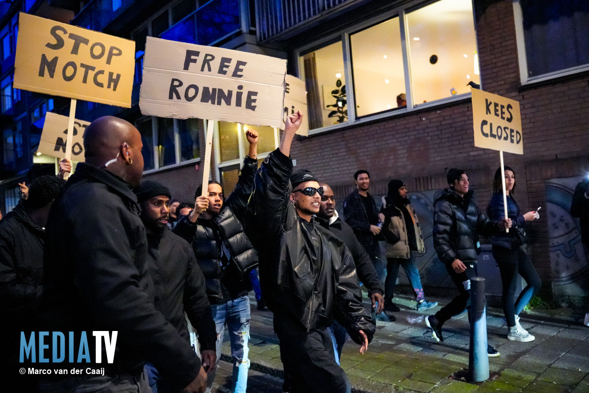 Protest met Ronnie Flex in centrum van Rotterdam na onenigheid met platenlabel