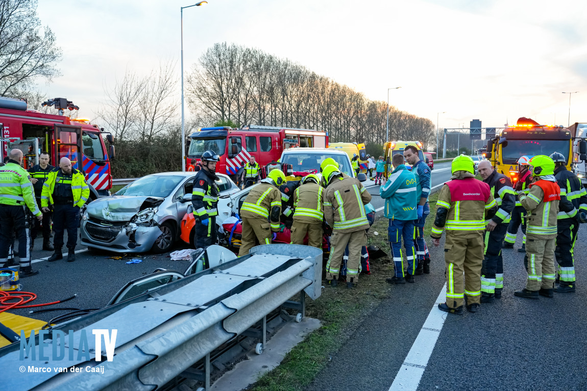 Vier gewonden na kettingboting op A15 bij Spijkenisse