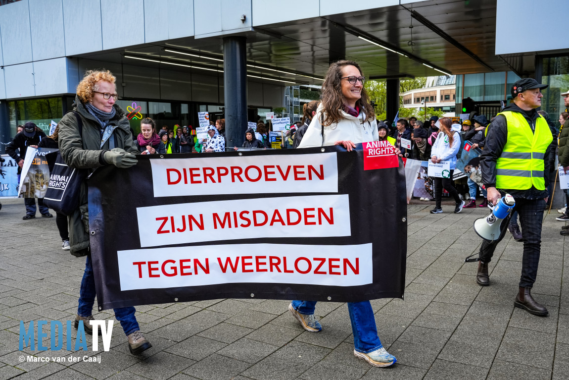 Demonstratie tegen dierproeven Kruisplein Rotterdam