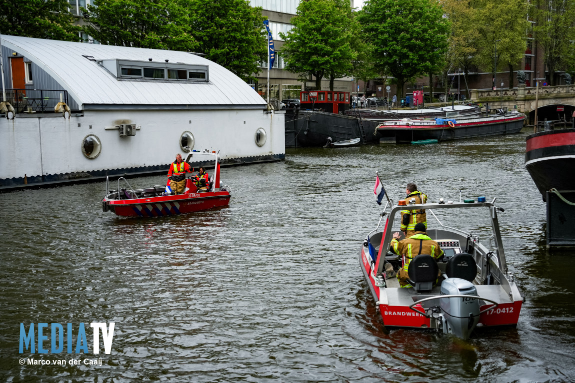 Hulpdiensten massaal ingezet na melding van persoon te water Wijnhaven Rotterdam