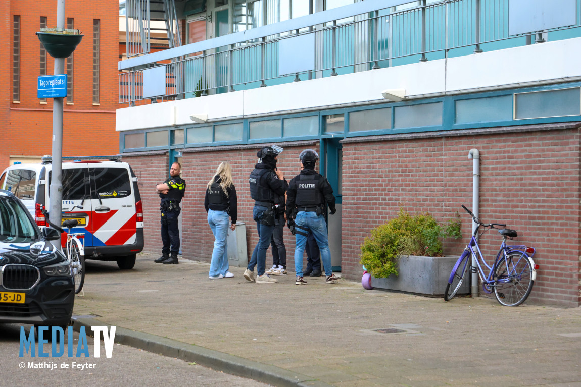 Twee aanhoudingen na aantreffen van drugs en versnijdingspand Tagoreplaats in Rotterdam