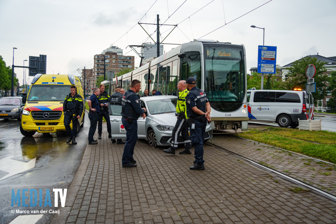 Bestuurder ziet tram over het hoofd bij afslaan Vasteland Rotterdam