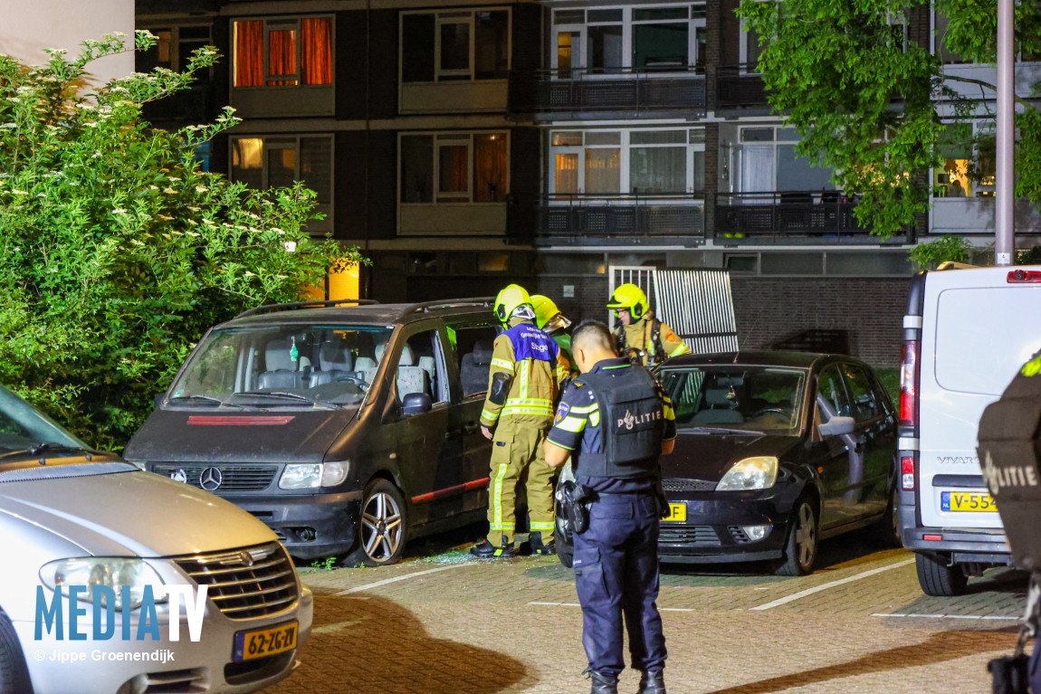 Vuurwerk in bestelbus gegooid Josephus Jittastraat Rotterdam