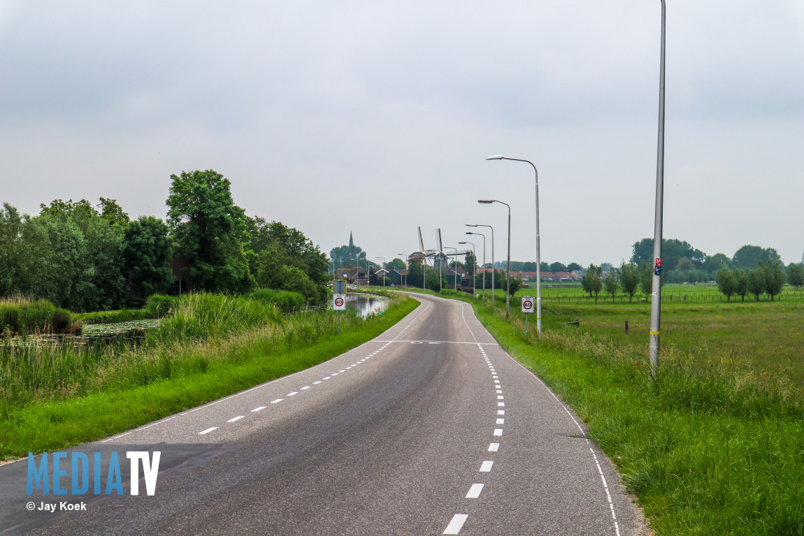 Molenweg in Maasland afgesloten vanwege lang oliespoor van lijnbus