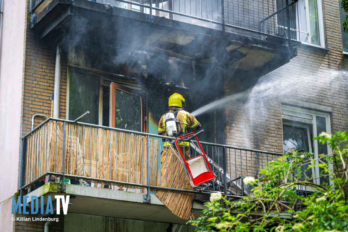 Grote uitslaande brand in flat Oleanderstraat Rotterdam