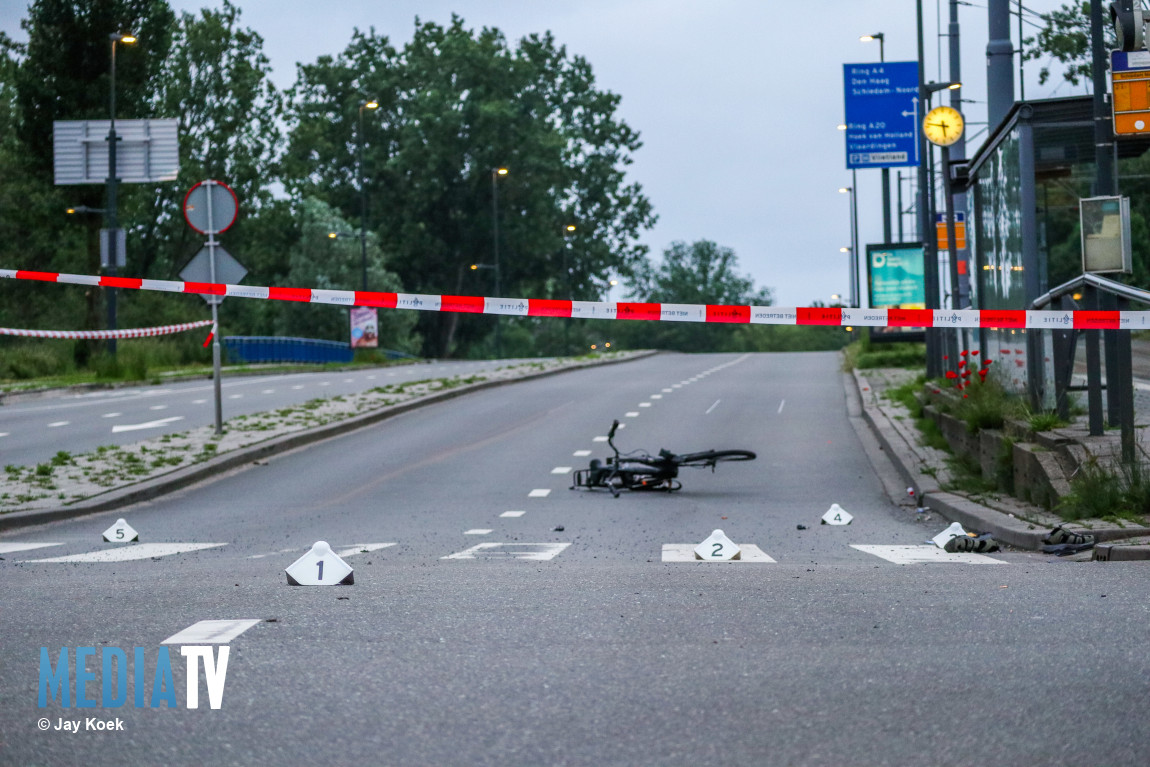 Fietser overleden na aanrijding, automobilist in gestolen auto rijdt door Nieuwe Damlaan Schiedam