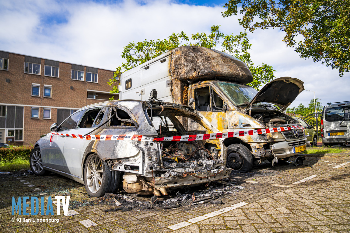 Opnieuw auto in brand gestoken, derde in drie dagen Beverwaardseweg Rotterdam