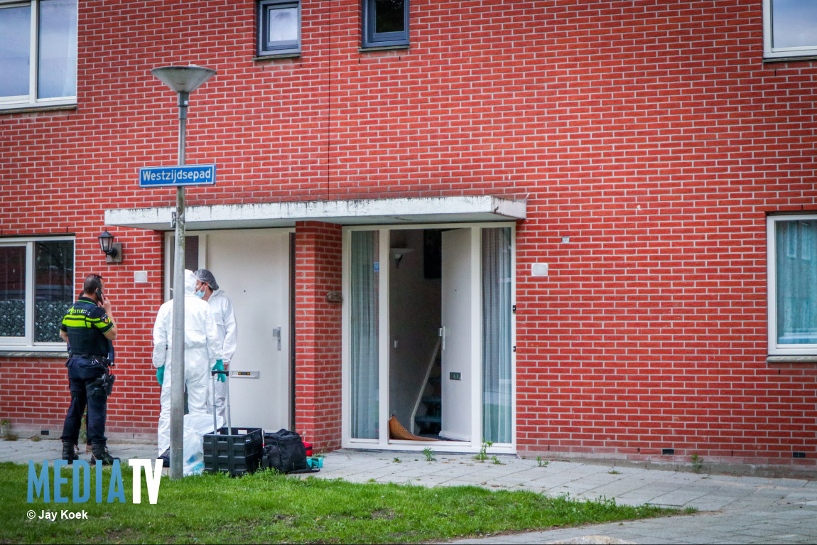 Lichaam van overleden vrouw aangetroffen na stankmelding Westzijdsepad Hoogvliet