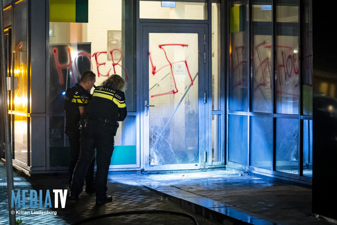 Explosie en hakenkruizen op ramen bij school Scheepsbouwweg Rotterdam