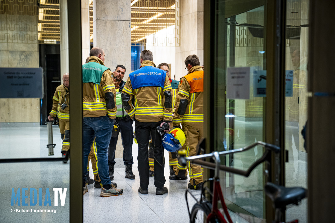 Massale inzet brandweer voor brand 48e verdieping Zalmhaventoren Gedempte Zalmhaven Rotterdam