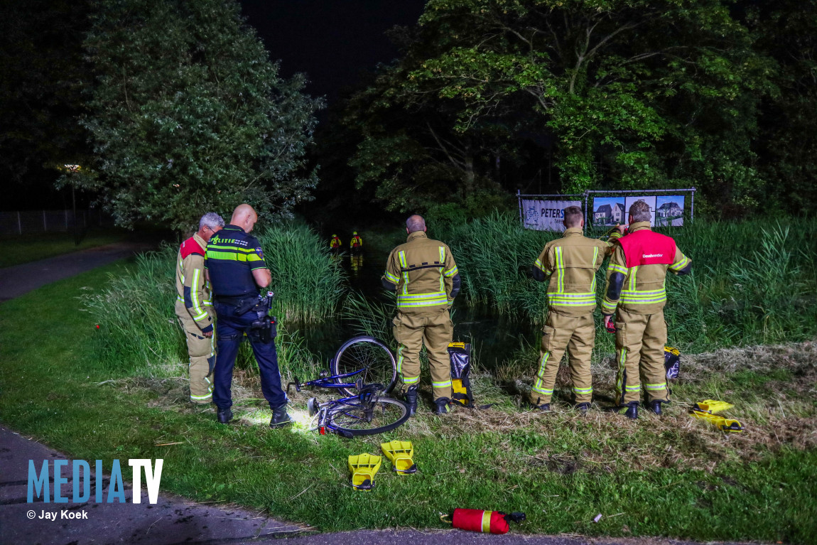 Zoekactie in sloot na aantreffen fiets langs waterkant Schenkeldijk Maassluis