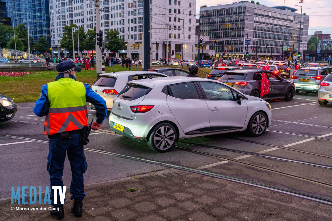 Verkeerschaos op Hofplein na overwinning Turkije op het EK