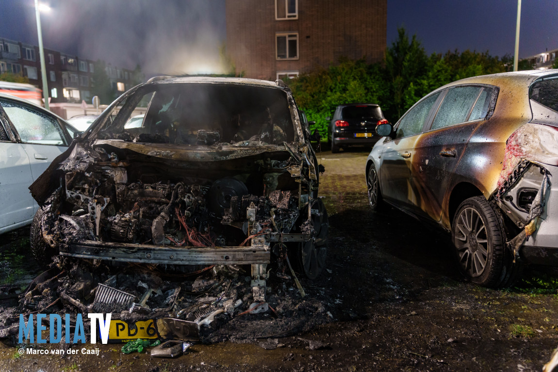 Vijf auto’s beschadigd bij voertuigbrand Van Hogendorplaan Vlaardingen