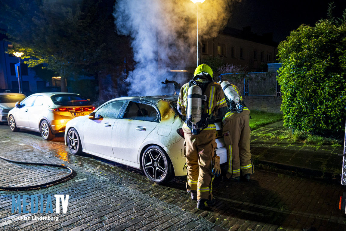 Vermoedelijk brandstichting bij opnieuw autobrand Floreslaan Vlaardingen