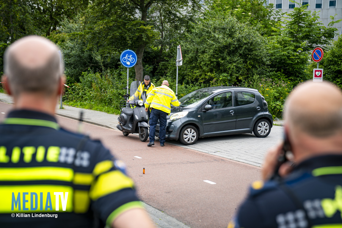 Gewonde bij aanrijding tussen auto en scooter Kralingse Zoom Rotterdam