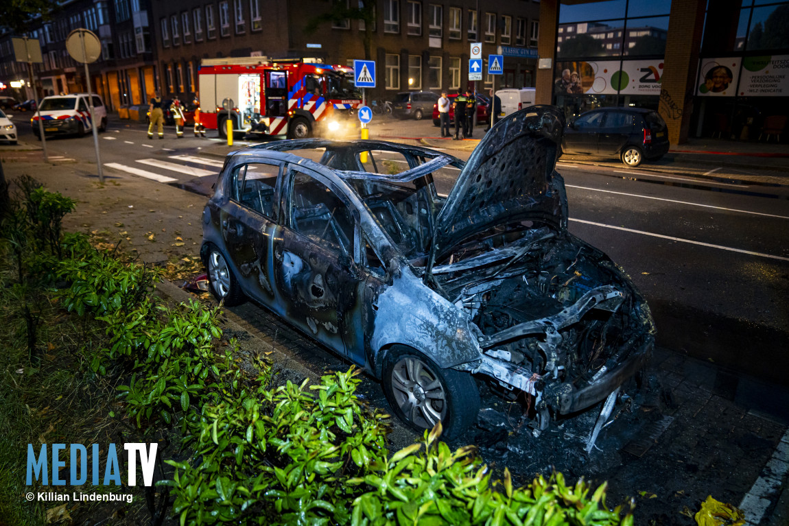 Twee aanhoudingen (14 en 25 jaar) na explosie en brand bij auto Aelbrechtskade Rotterdam