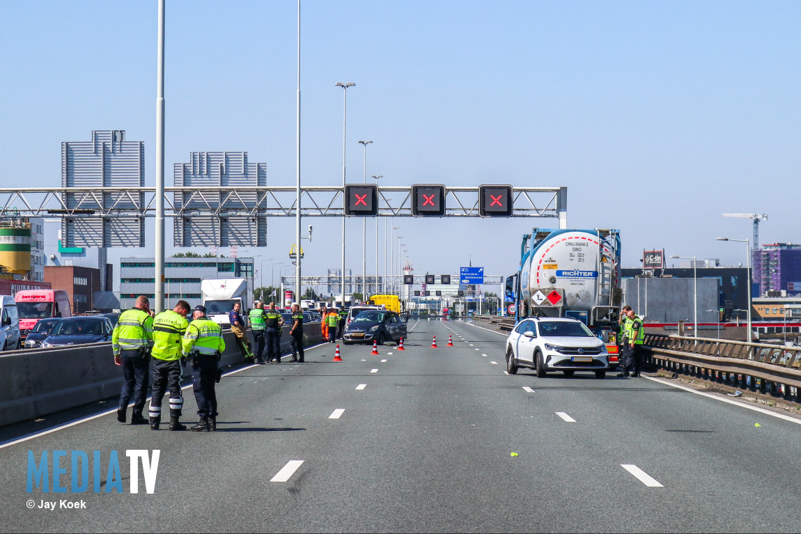 A20 bij Rotterdam volledig afgesloten na ernstig ongeval, traumahelikopter landt op snelweg