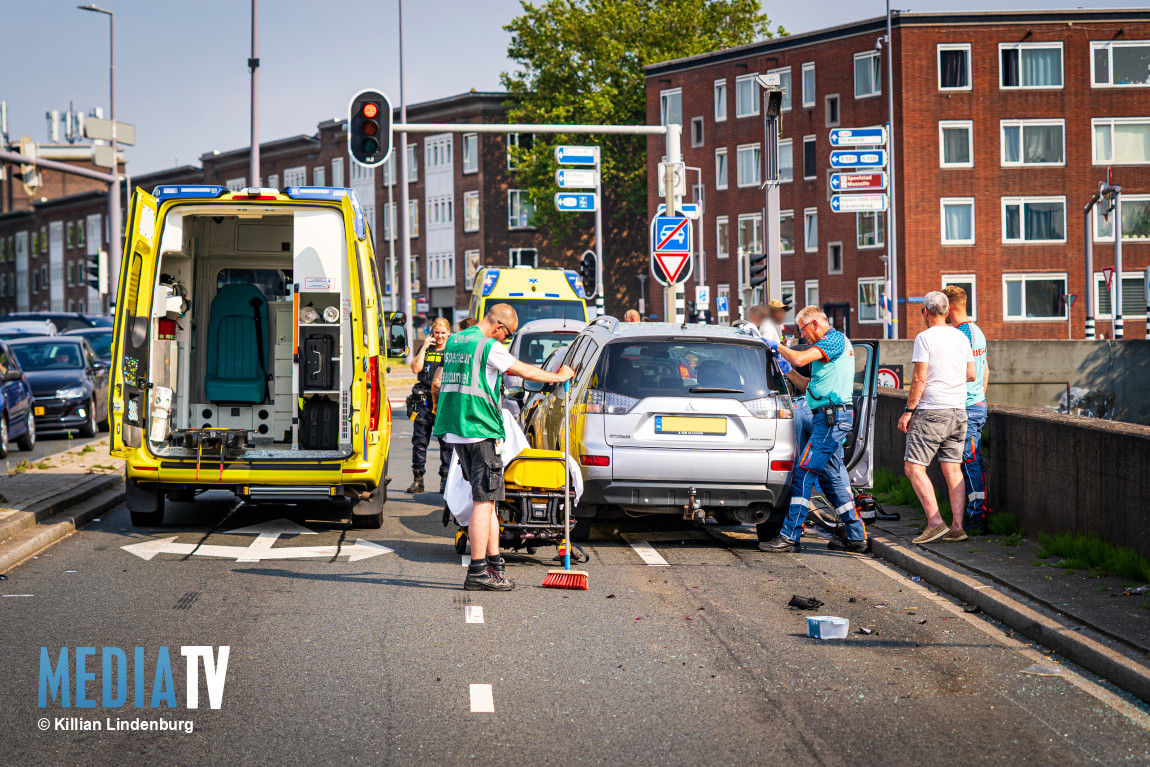 Kettingbotsing voor verkeerslicht Maastunnelplein Rotterdam