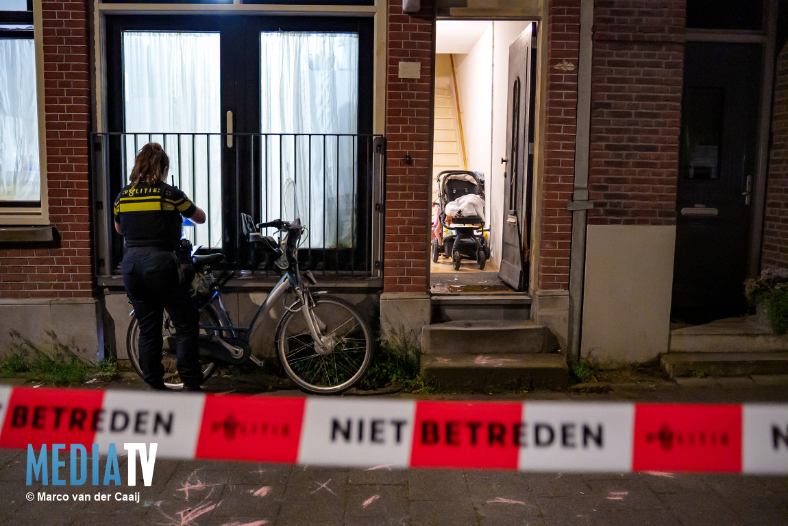 Schade aan voordeur van woning bij explosie Bleiswijkstraat Rotterdam