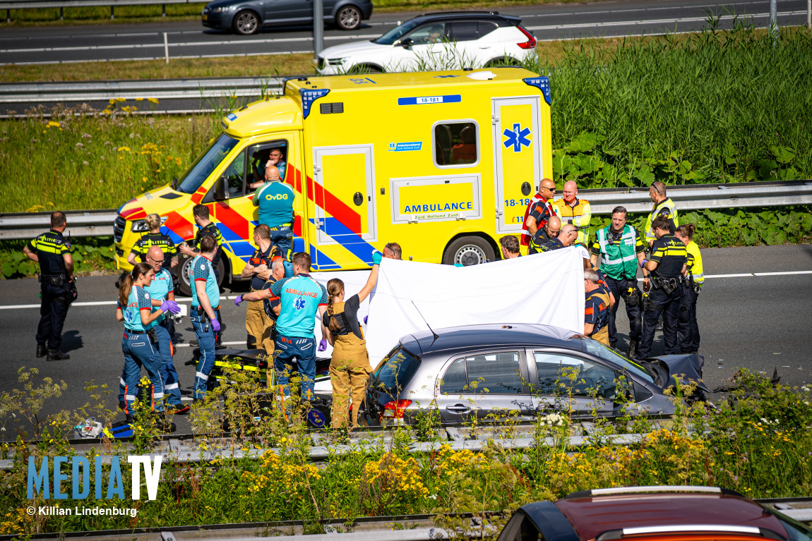 Man gereanimeerd na aanrijding op A16 bij Dordrecht, hoofdrijbaan afgesloten