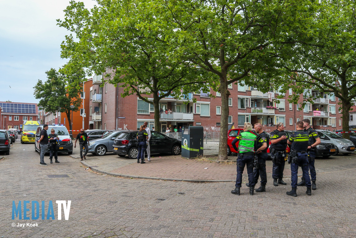 Man raakt gewond nadat hij wordt bedreigd en geslagen met vuurwapen Mariastraat Schiedam