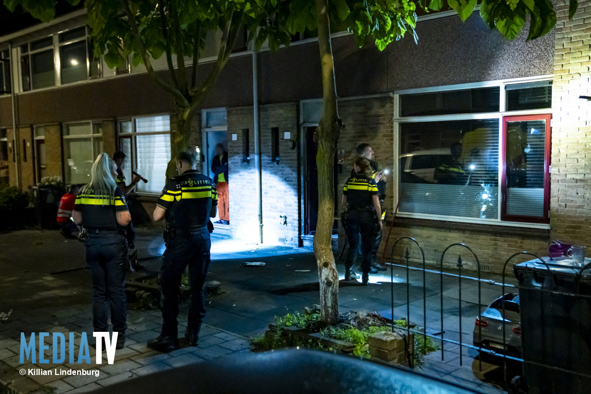 Gezin op straat na poging brandstichting bij woning Middenhagen Rotterdam