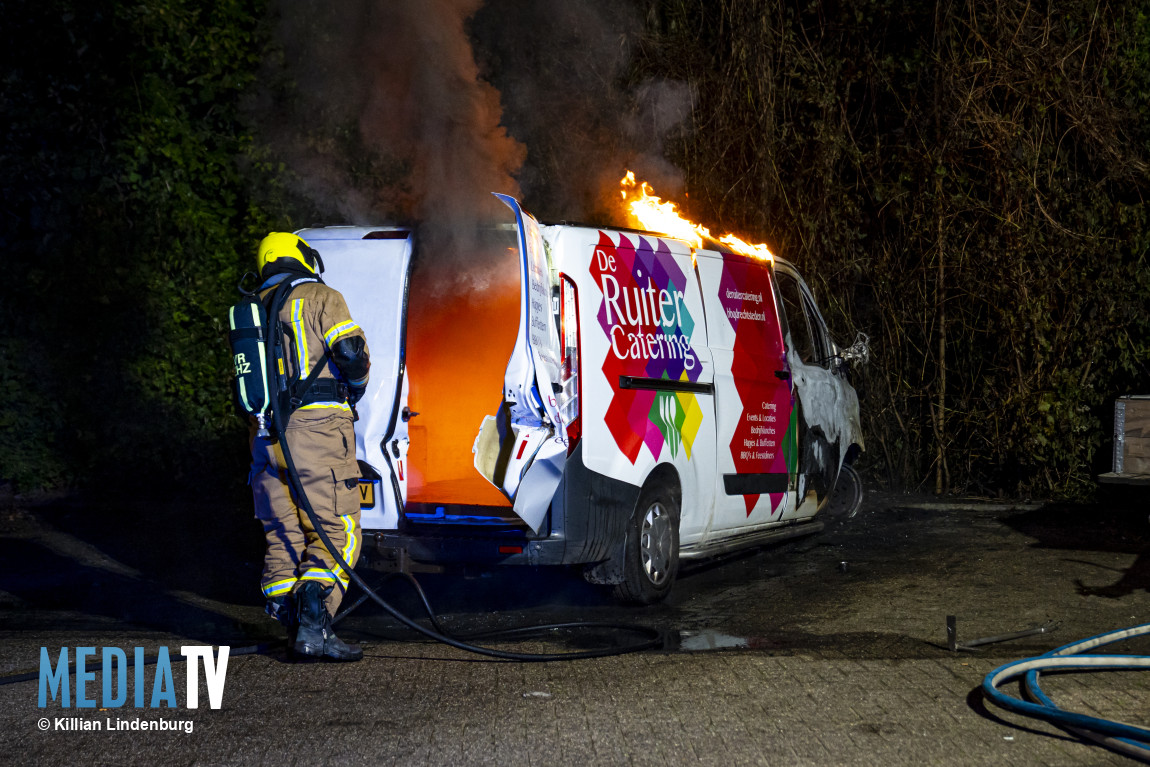 'Grote' brand blijkt brandende bestelbus en boom Laan der Verenigde Naties Dordrecht