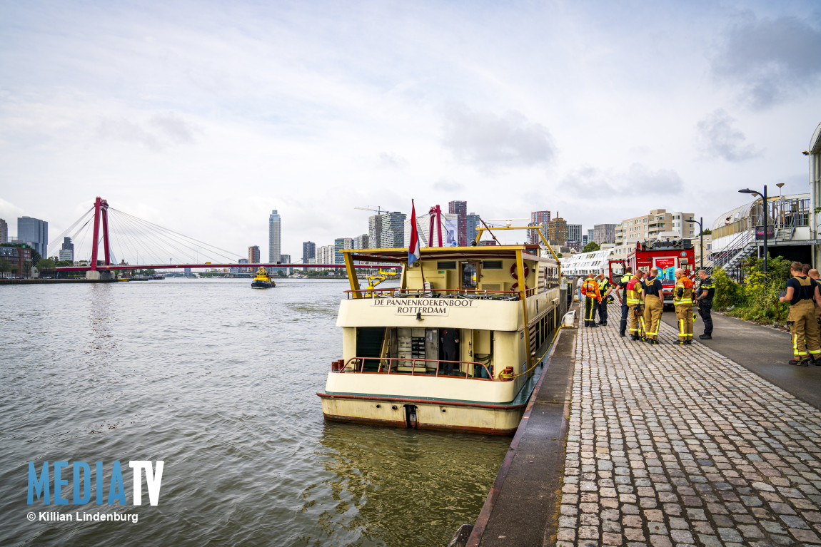 Brand op de Pannenkoekenboot Maasboulevard Rotterdam