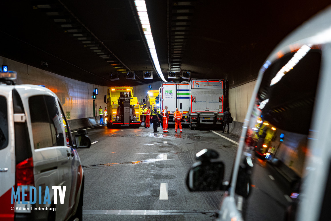 Drie vrachtwagens betrokken bij aanrijding op A15 Botlektunnel