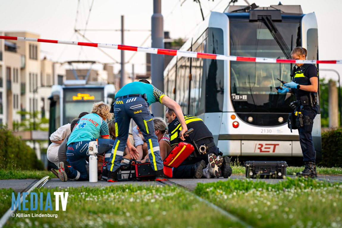 Scooterrijder zwaargewond na aanrijding met tram Voordijk Barendrecht