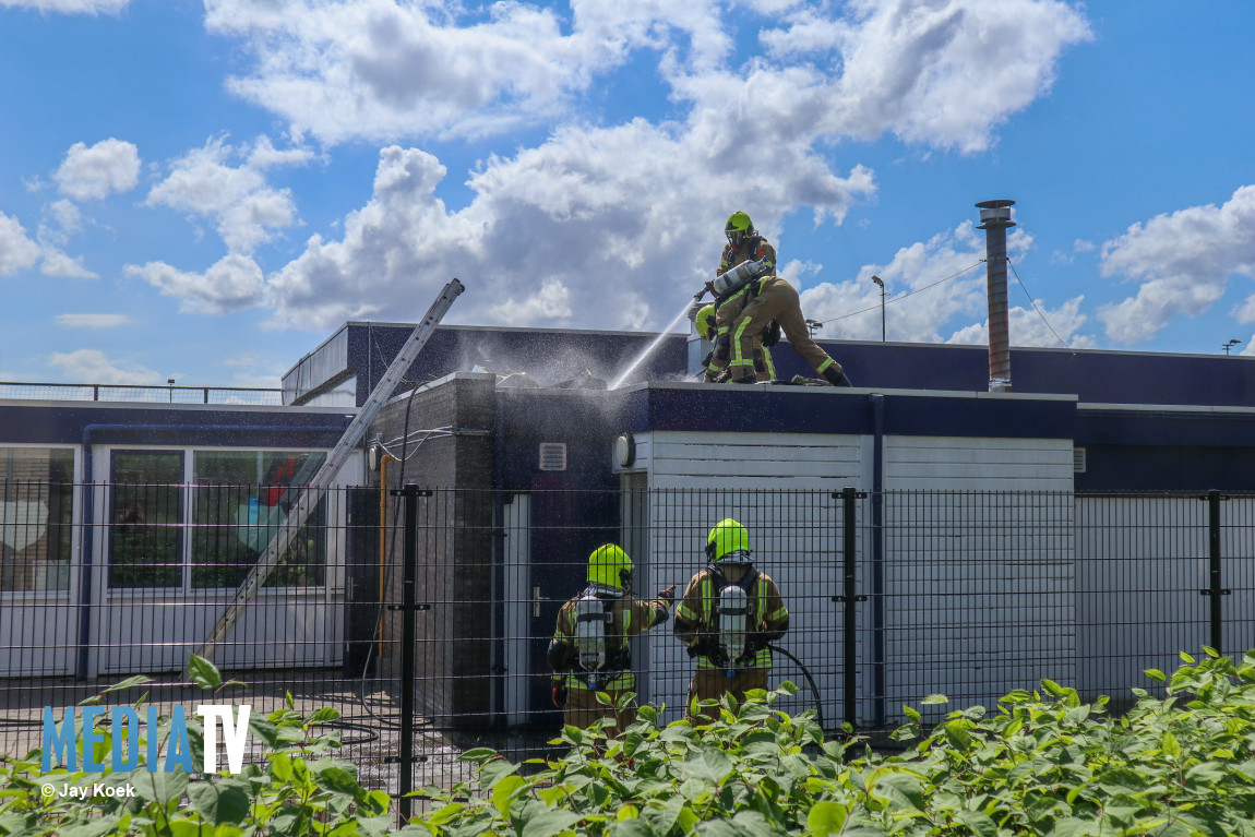 Veel schade bij brand in dak bij voetbalvereniging Spaanseweg Rotterdam