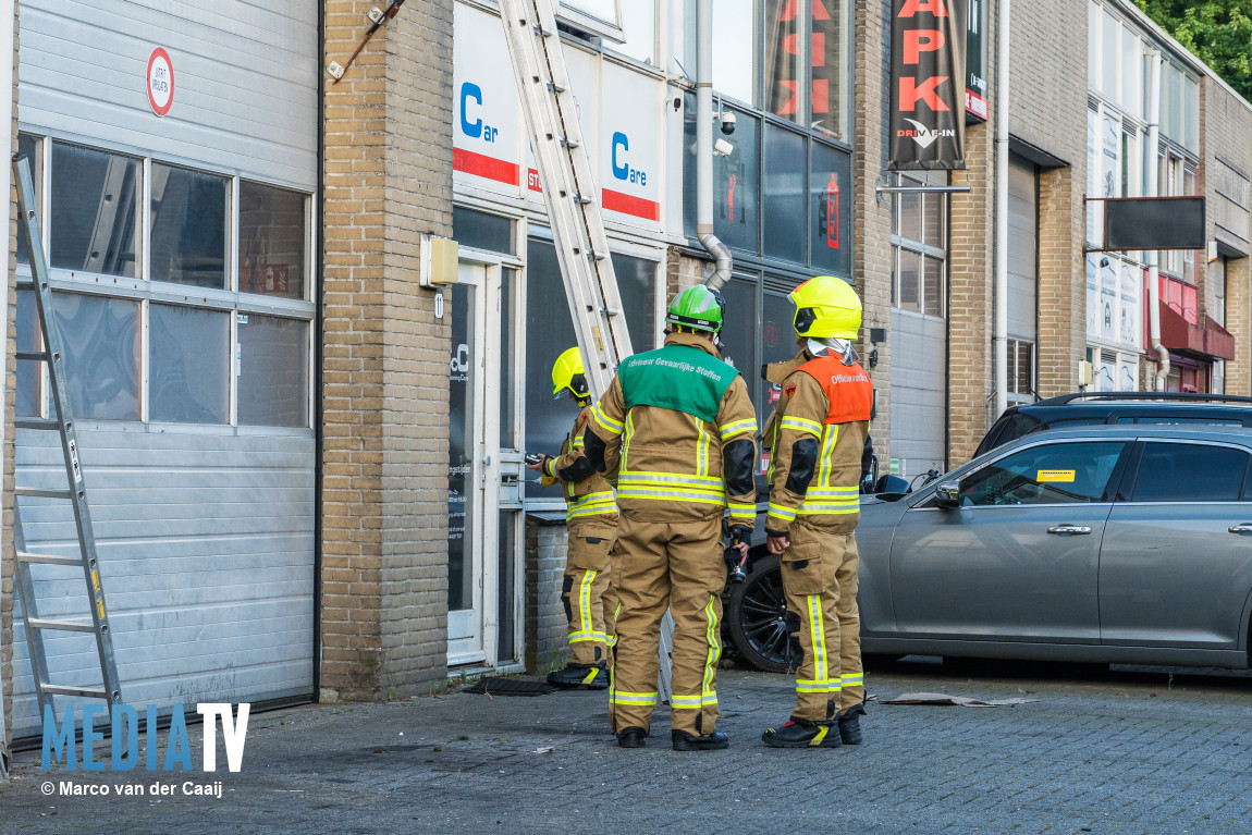 Brandweerinzet vanwege chemische lucht blijkt veroorzaakt door dode vissen Dulderstraat Rotterdam