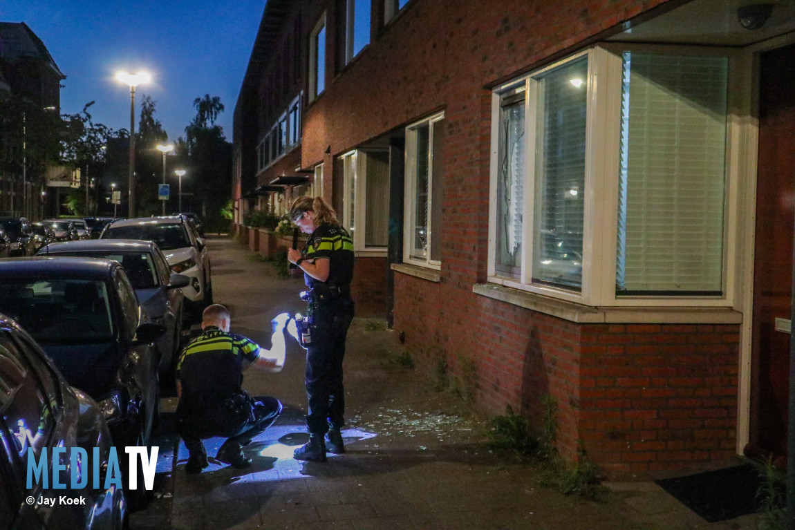 Ruit gesneuveld bij explosie Meidoornstraat Rotterdam